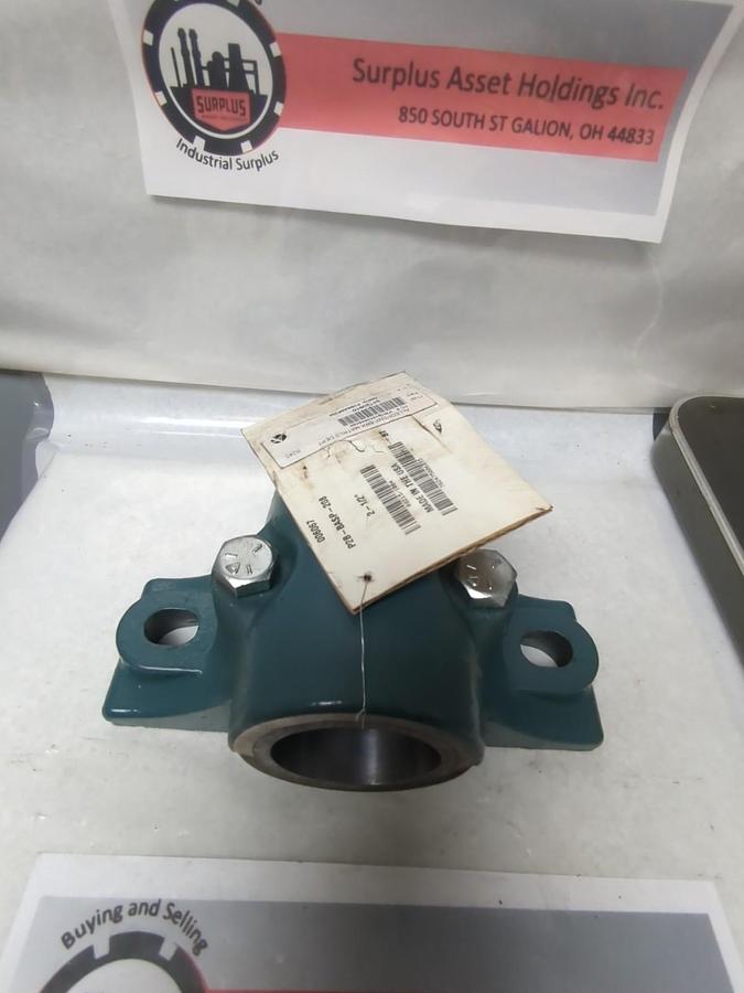 DODGE,P2B-BASP-208,PILLOW BLOCK PLAIN SLEEVE BEARING 2-1/2 INCH BORE MISSING BOX