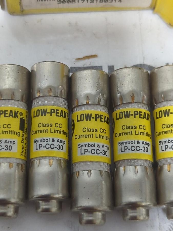 COOPER BUSSMANN,LP-CC-30,LOW PEAL 30 AMP FUSES LOT OF 8