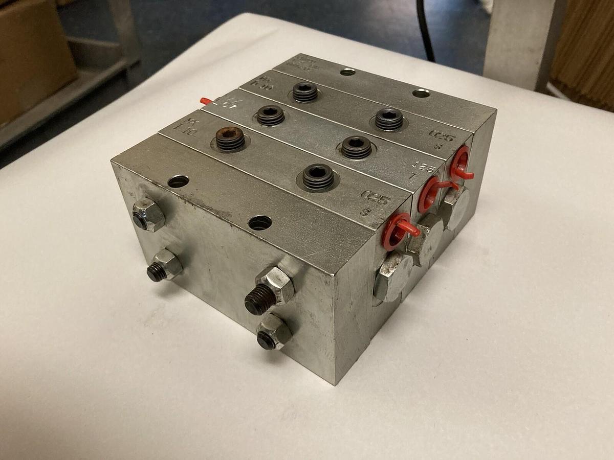 Used Graco,MXD10-025S L07-125T MXI10-025S,Divider Valve 3074509