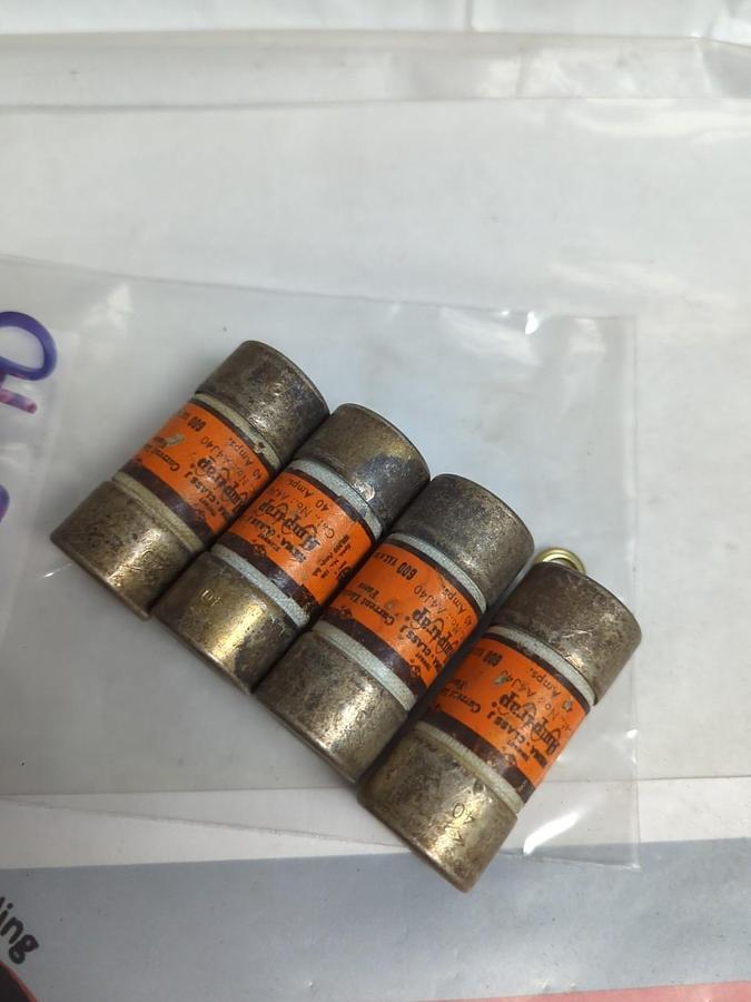 Used CHASE SHAWMUT,A4J40,AMP-TRAP 40 AMP FUSE LOT OF 4 PRE-OWNED