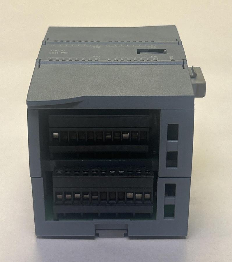 Used SIEMENS,6ES7223-1PL32-0XB0,DIGITAL INPUT/OUTPUT MODULE
