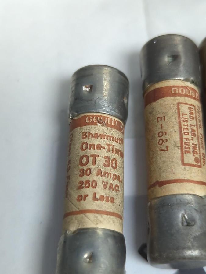 Used GOULD SHAWMUT,OT30,ONE TIME 30 AMP FUSE LOT OF 26 PRE-OWNED