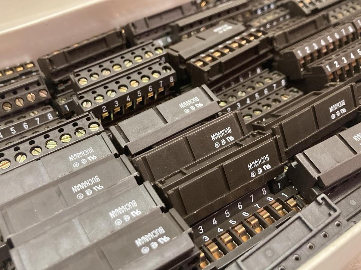 Buchanan,SSB4P08S11,8-Hole Terminal Strip BOX OF 200