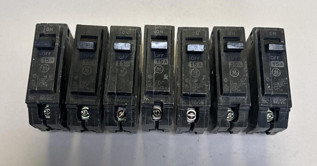 Used GENERAL ELECTRIC,THQL1115,CIRCUIT BREAKER 15A 120/240V 1P LOT OF 7