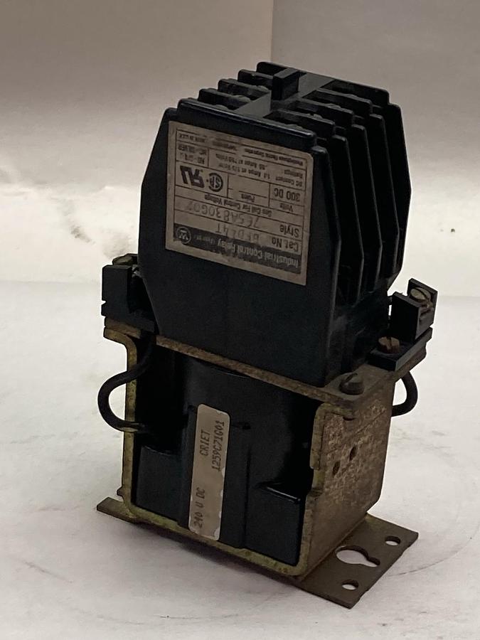 Used Westinghouse,BFD44T,Industrial Control Relay 300 VDC
