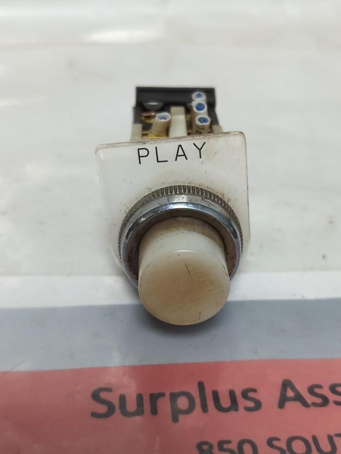Used FUJI ELECTRIC,AH30-L,WHITE PUSH BUTTON PRE-OWNED