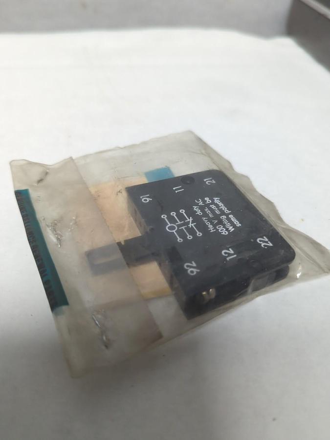 RELIANCE ELECTRIC,78098-50A,AUXILIARY CONTACT 600V NOS