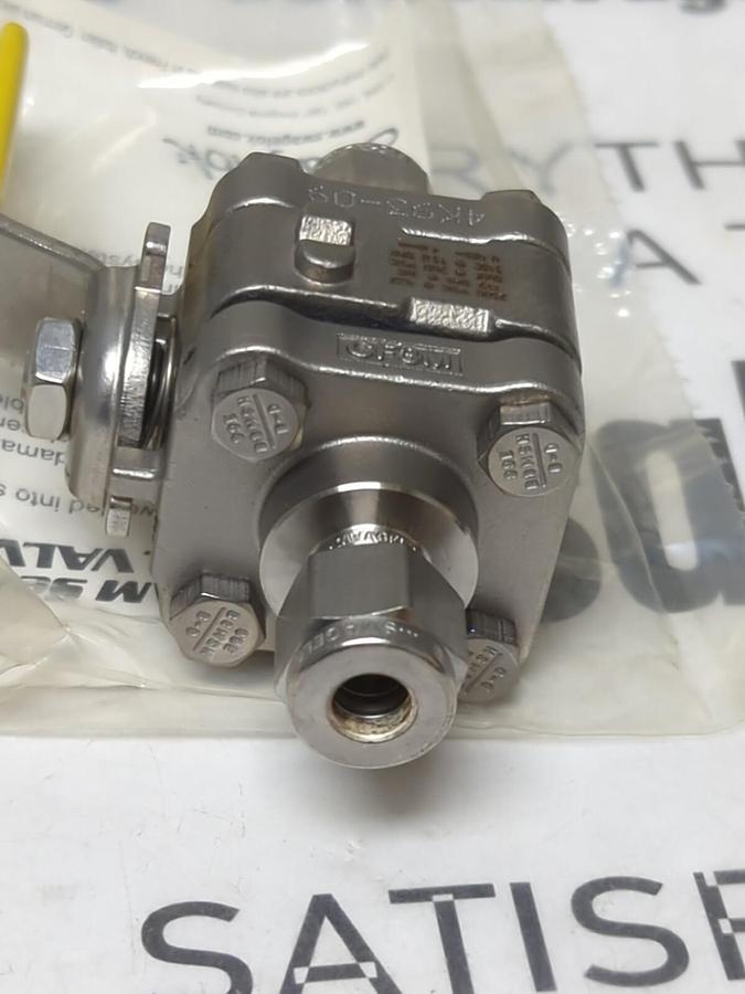 SWAGELOK,SS-S62PS4,1/4T BALL VALVE NOS