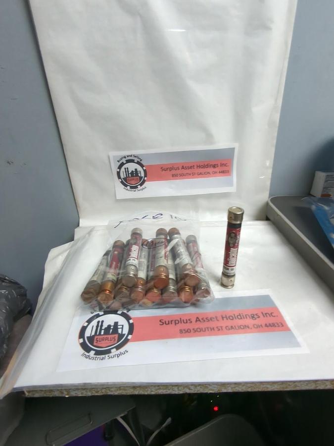 Used LITTELFUSE,IDSR15,INDICATOR 15 AMP FUSE LOT OF 19 PRE-OWNED