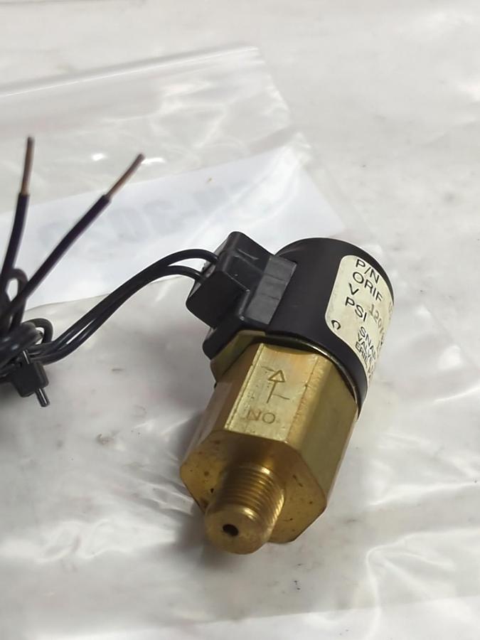 Used SNAP-TITE,V3W792D-118DPT,SOLENOID VALVE 150 PSI 5 WATT PRE-OWNED