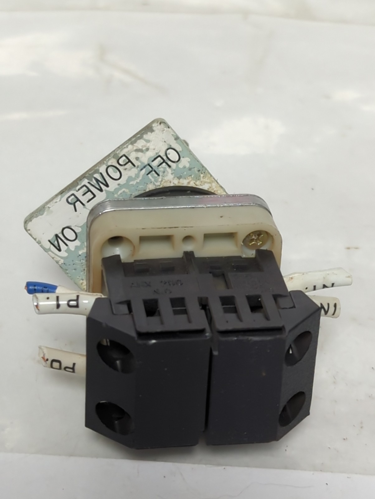 Used FUJI ELECTRIC,AH30-J2A,2-POSITION KEY SELECTOR SWITCH PRE-OWNED