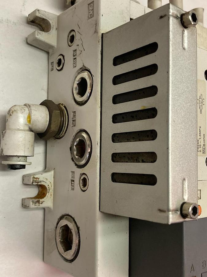 Used SMC,VQ4100-5W Valves,7 Port Pneumatic Manifold Assembly