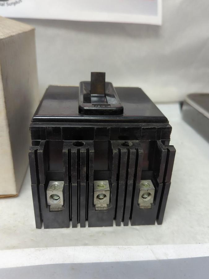Used FEDERAL PACIFIC,NE231015,CIRCUIT BREAKER 15 AMP 3-POLE PRE-OWNED