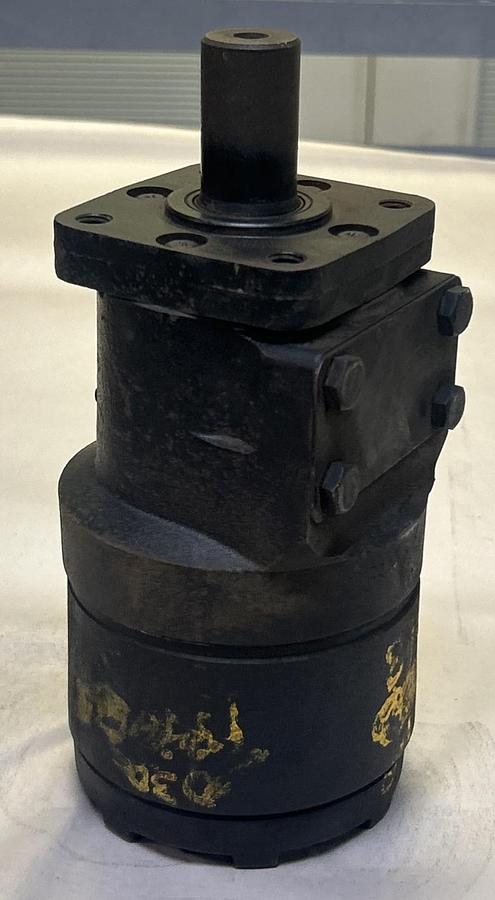 Used CHAR-LYNN,103-1024-010,HYDRAULIC MOTOR