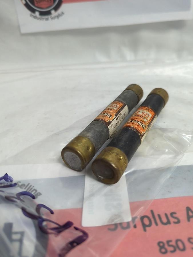 Used COOPER BUSSMANN,LPS-3-1/2,LOW-PEAK 3-1/2 AMP FUSE LOT OF 2 PRE-OWNED