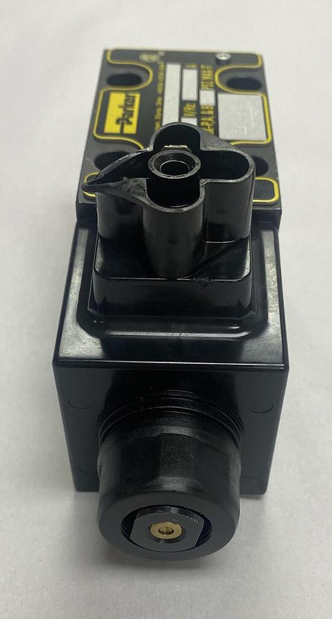PARKER,D1VW020BVYWF4,HYDRAULIC DIRECTIONAL VALVE NOS