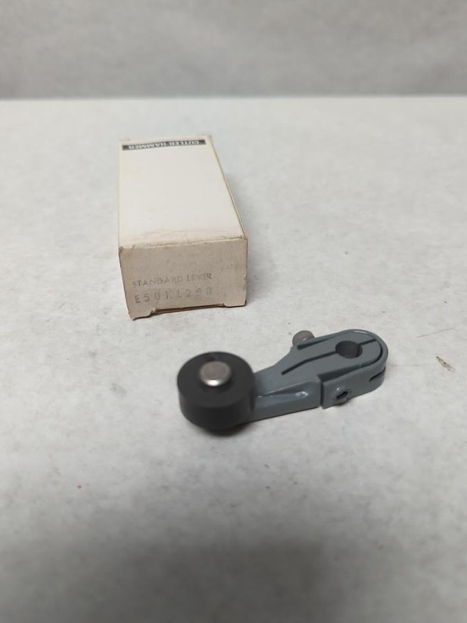 CUTLER HAMMER,E50KL200,LIMIT SWITCH ROLLER LEVER ARM NOS