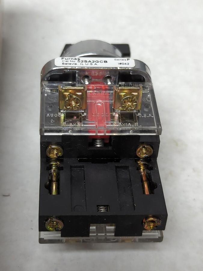 FURNAS,52SA2GCBJ2K1,SELECTOR SWITCH OPERATOR 3-POSITION NOS