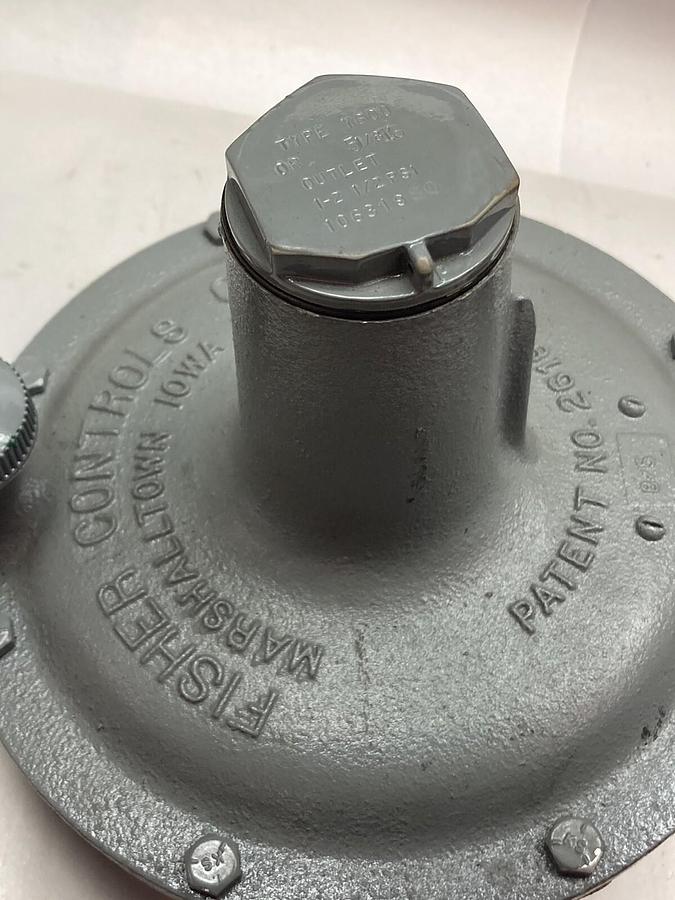 Fisher Controls,Y600,Pressure Reducing Regulator 1-2 1/2 PSI