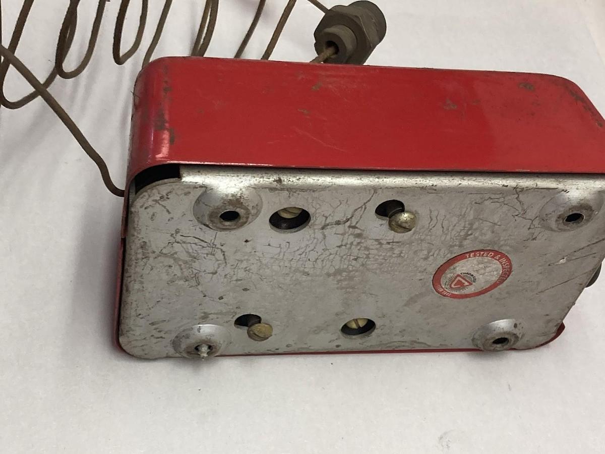 Used Chromalox,AR-7014,Temperature Control 250V 25A 300-700 Degrees