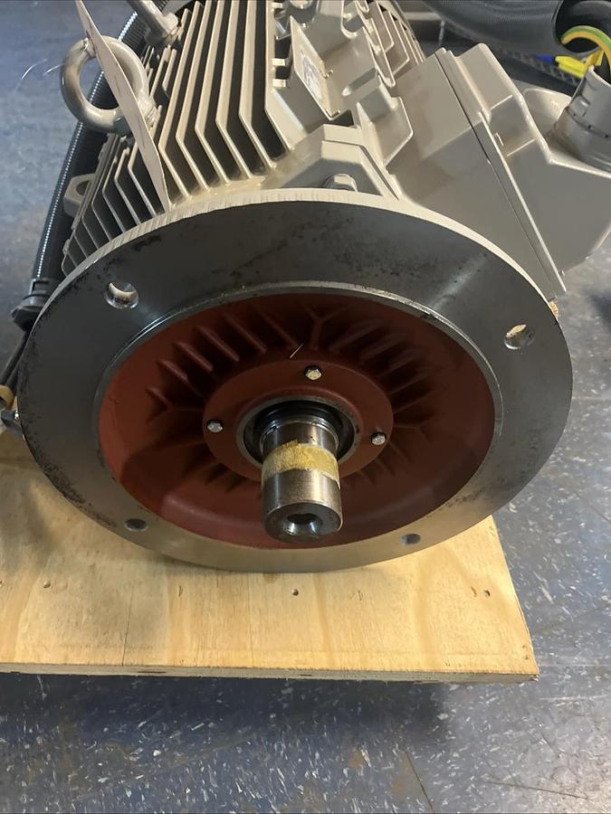 SIEMENS,1LA92072XA91-ZT00,MOTOR 37kW 440/480V 3PH 3560RPM 200L
