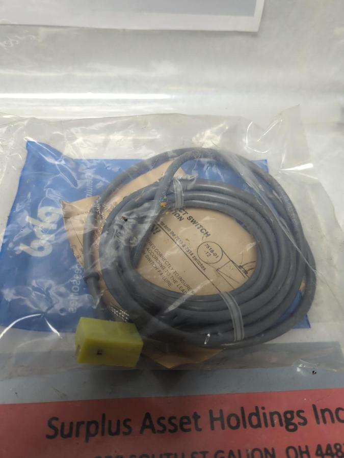 PHD,7518-01-12,HALL SWITCH DUAL OUTPUT SINK & SOURCE NOS
