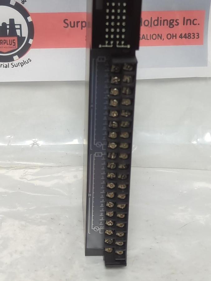 Used TOSHIBA,TC32AO,OUTPUT MODULE 100/220VAC 1 A PRE-OWNED