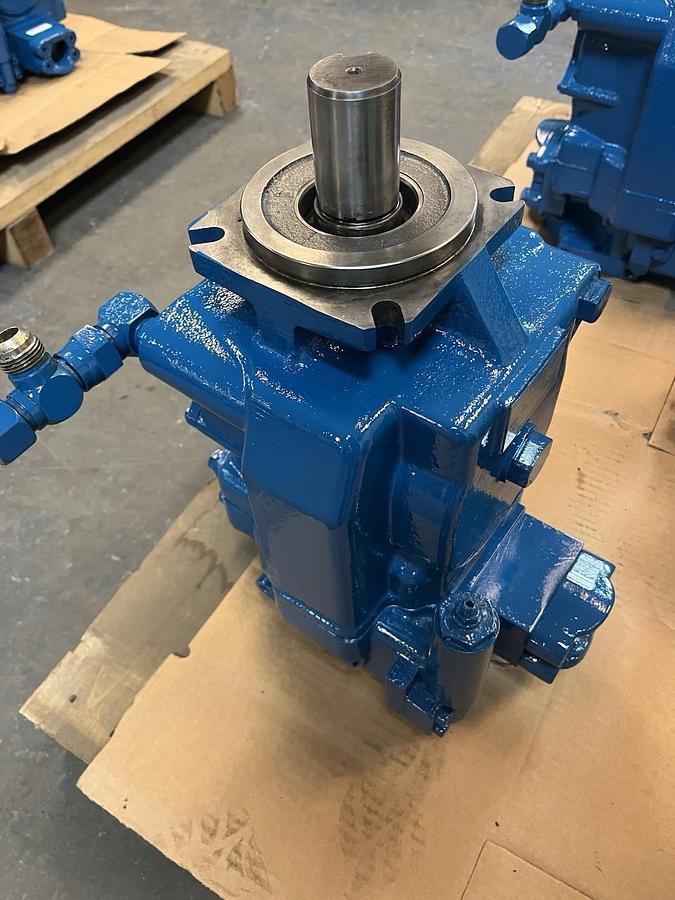 Used VICKERS,PVH131C-RAF-16S-10-CM7-31,HYDRAULIC PISTON PUMP 02-137353