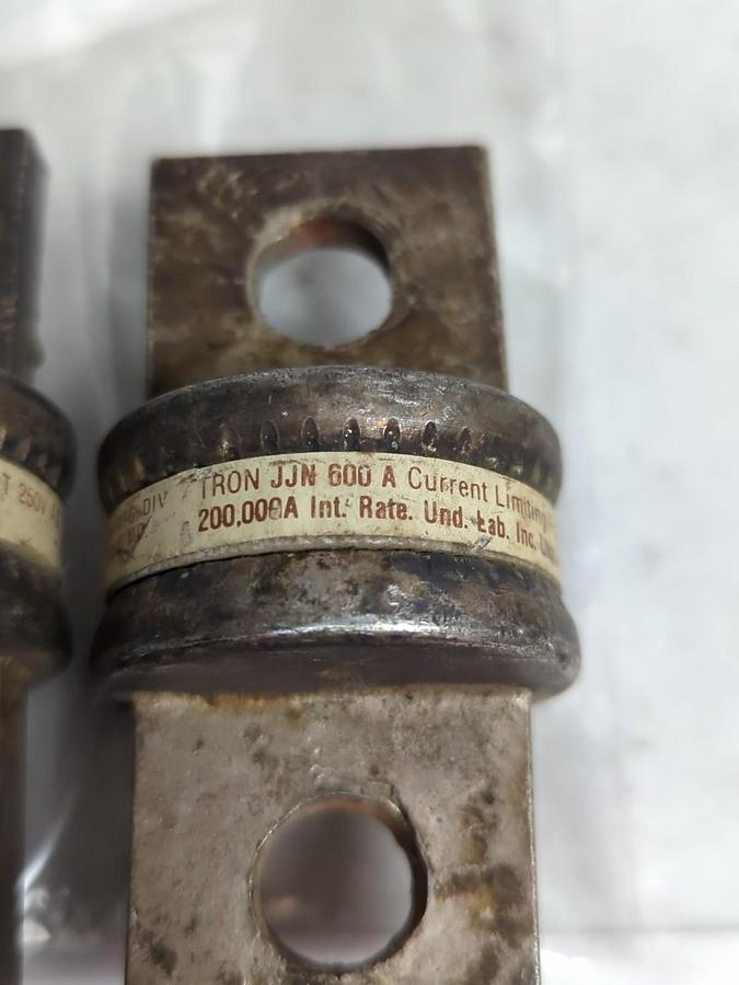 Used BUSSMANN,JJN 600A,CLASS T FUSE 600 AMP LOT OF 2 PRE-OWNED