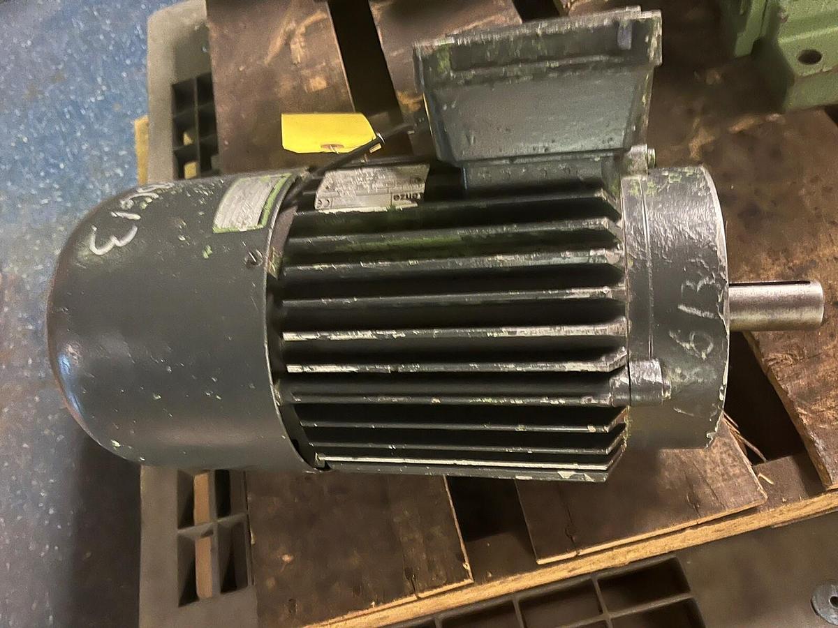 Used LENZE,DERAXX100-34,1.1KW BRAKE MOTOR 3PH 840RPM 240-266/420-460V