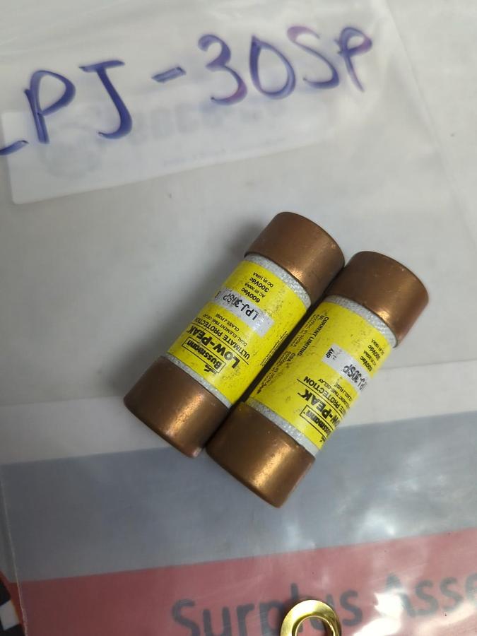 Used COOPER BUSSMANN,LPJ-30SP,LOW-PEAK 30 AMP FUSE LOT OF 2 PRE-OWNED