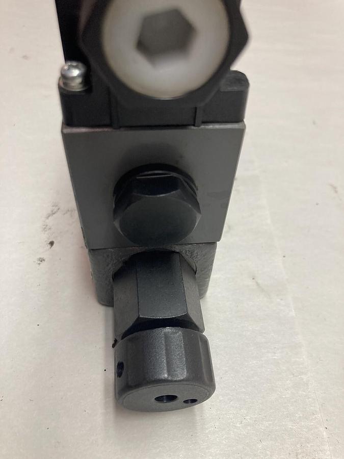 Tokyo Keiki,DG4V-3-2A-M-P7-H-7-54,Directional Control Valve