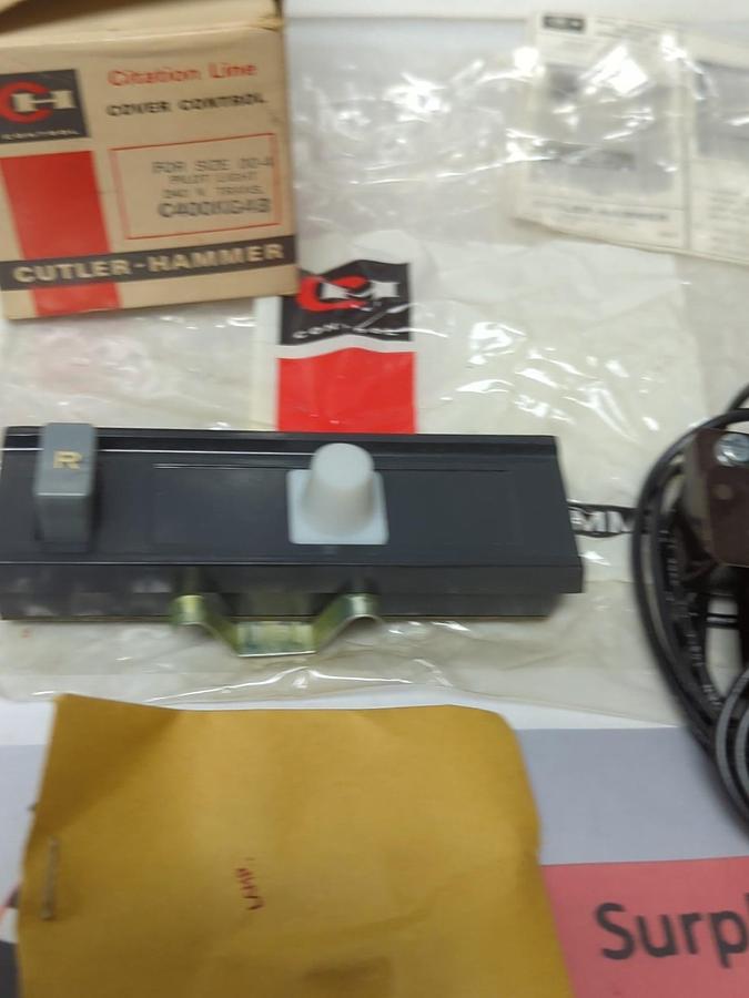 CUTLER-HAMMER,C400KG4B,COVER CONTROL FOR SIZE 00-4 PILOT LIGHT 240V NOS