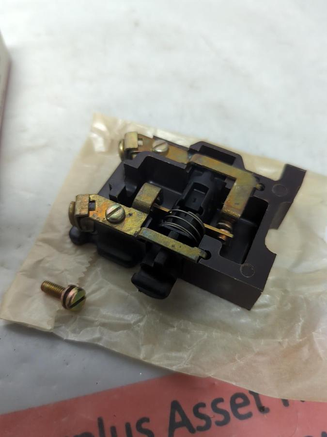 SYLVANIA,KPM-21A,CONVERTABLE POLE KIT 10A AC 600V NOS