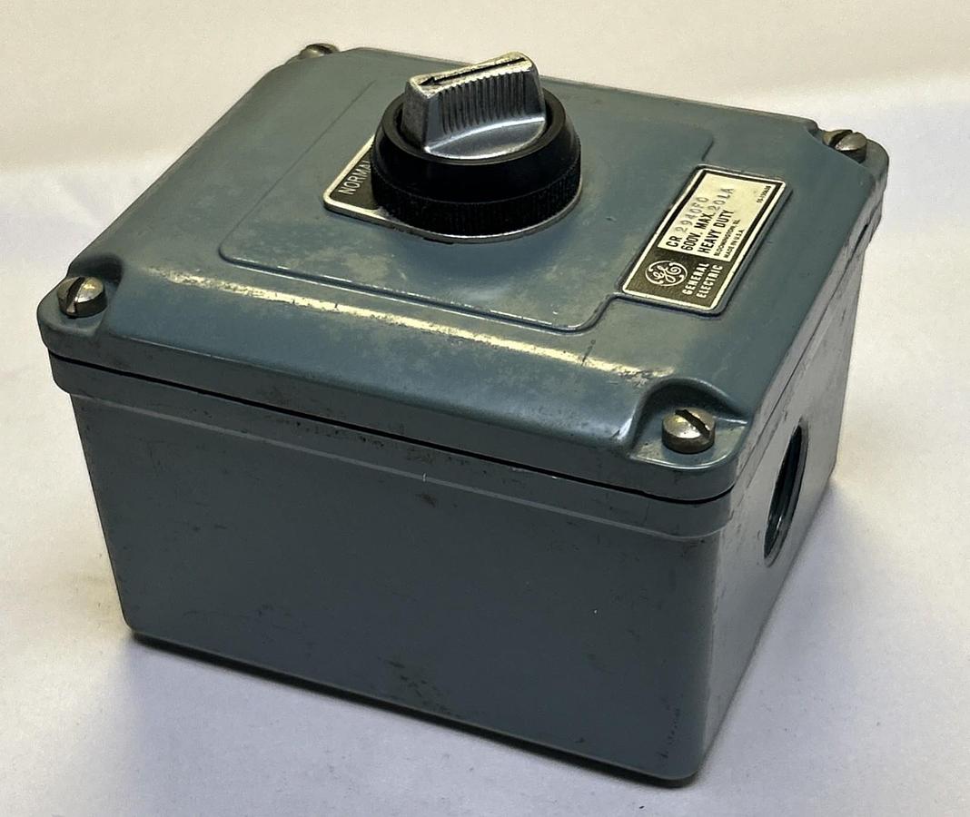 Used GENERAL ELECTRIC,CR2940FC,PUSH BUTTON CONTROL STATION
