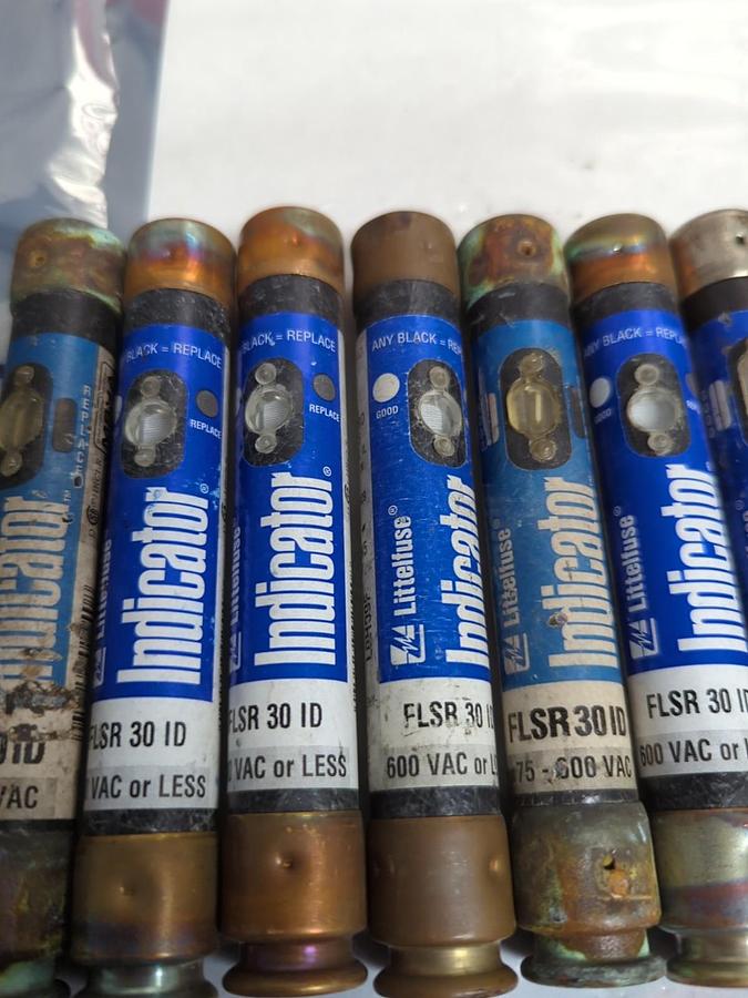 Used LITTELFUSE,FLSR-30ID,INDICATOR FUSE 30 AMP LOT OF 7 PRE-OWNED