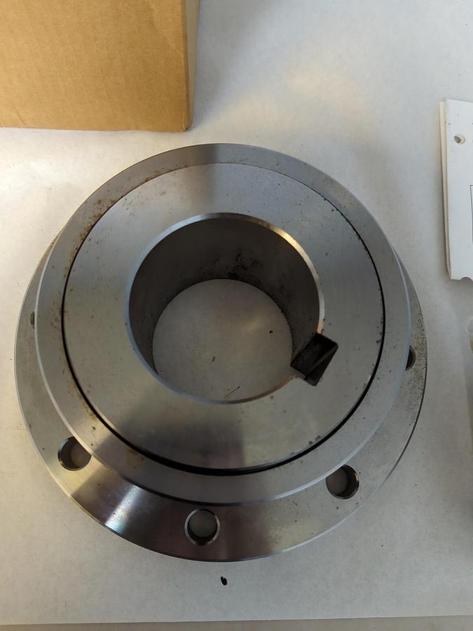 AMERIDRIVES,203 EB HALF W/HDW F; 3.4345/3.4360,SLEEVE HUB 7/8X7/16 NOS