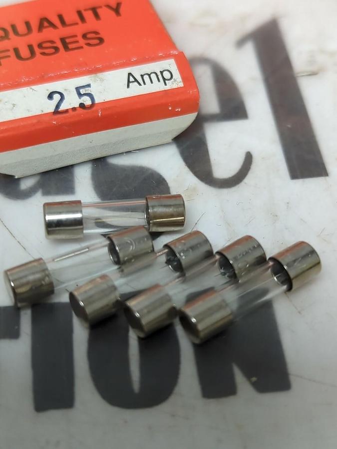 MCM ELECTRONICS,28-365,QUALITY GLASS FUSE 2.5 AMP LOT OF 100 NOS