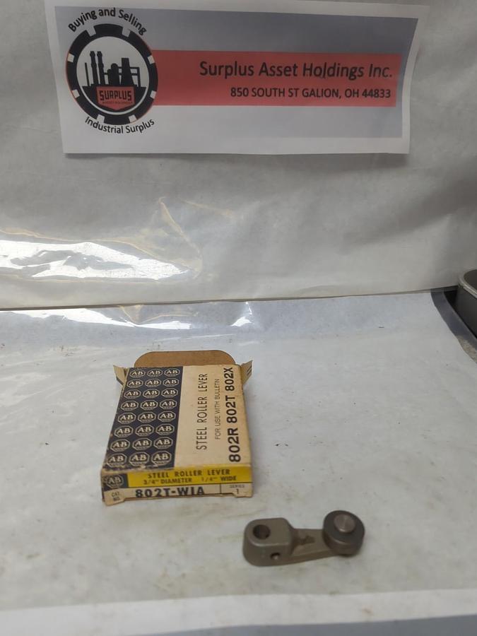 ALLEN BRADLEY,802T-W1A,STEEL ROLLER LEVER 3/4 IN DIA. 1/4 IN WIDE NOS