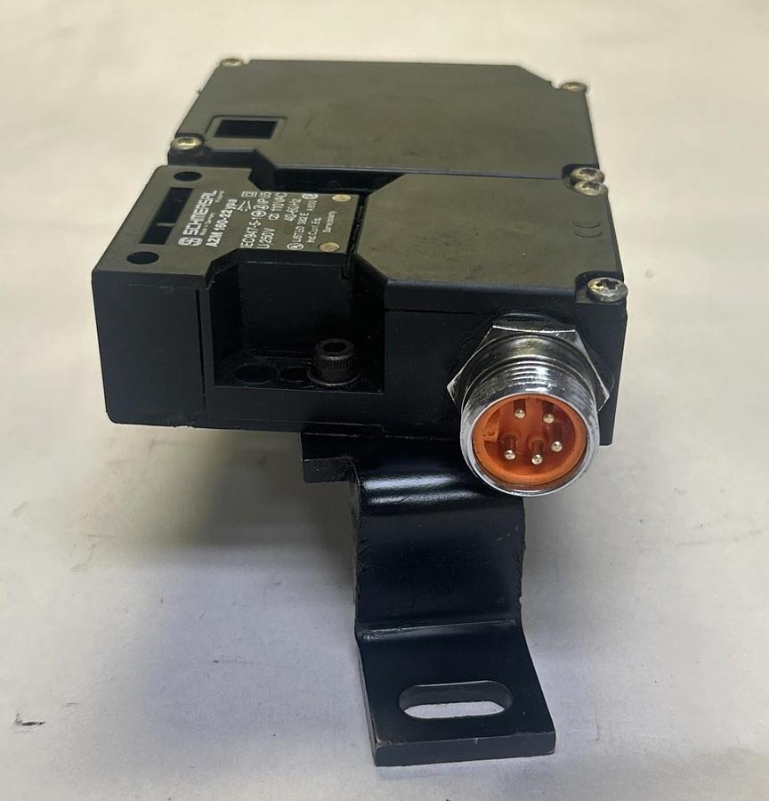 Used SCHMERSAL,AZM160-22YPA,SAFETY SWITCH