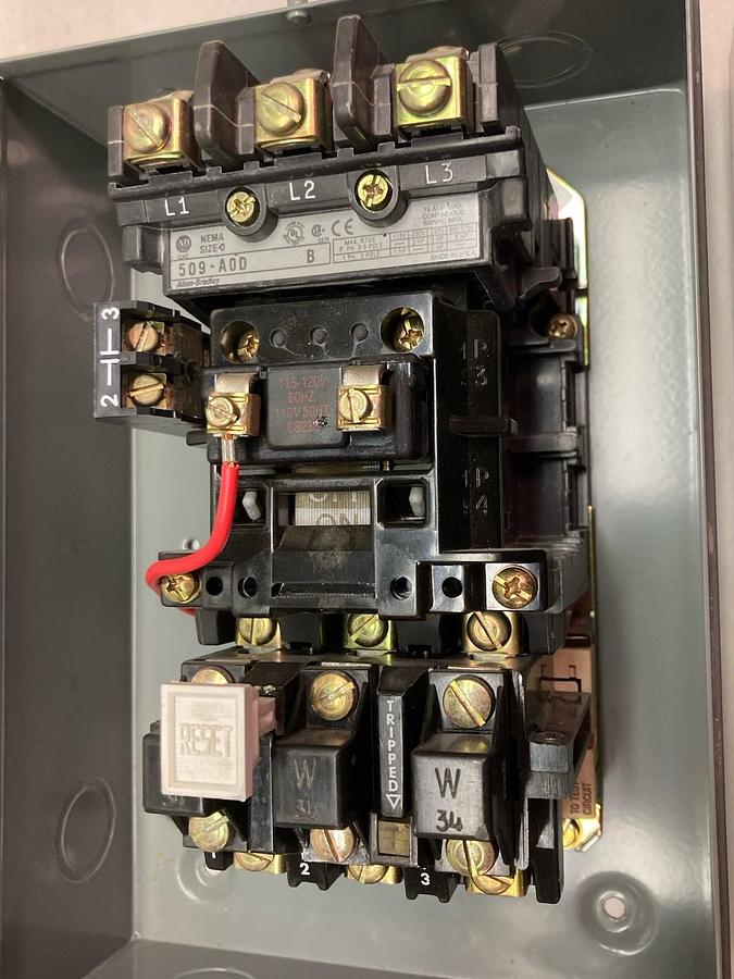 Used Allen-Bradley,509-A0D,3-Phase Starter Enclosure w/ Contactor Ser B NEMA Size 0