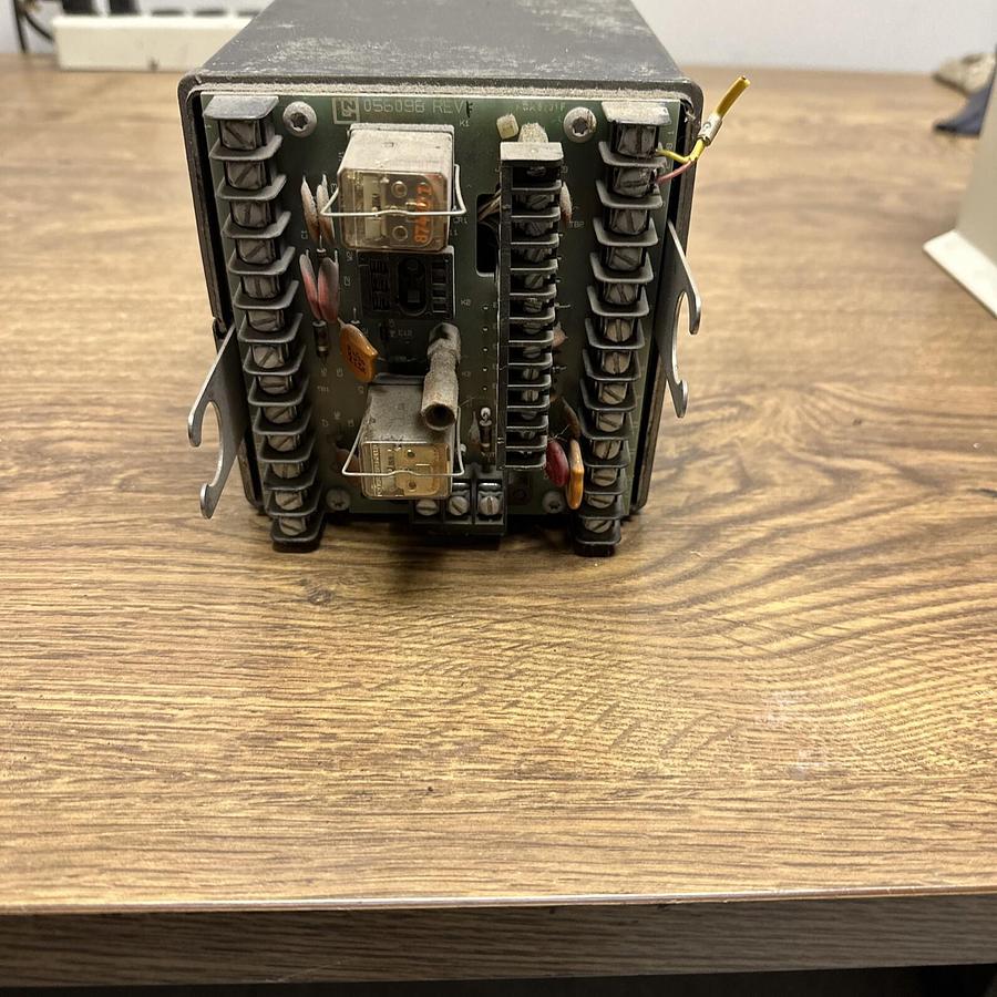 Used Leeds And Northrup,056098,Electromax Controller