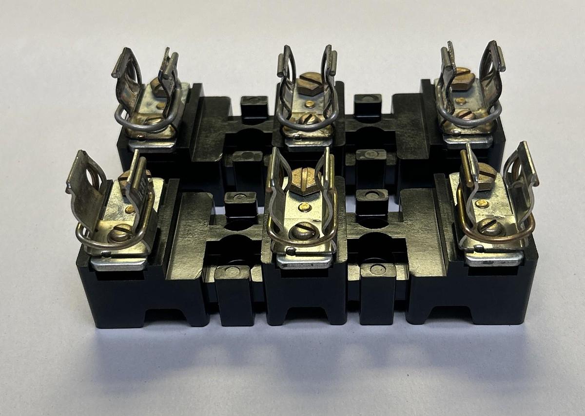 Used ALLEN BRADLEY,X-402028,FUSE BLOCK 60A 600V LOT OF 2