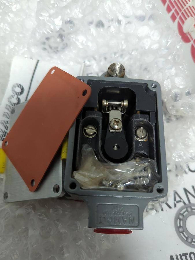 NAMCO,EA040-21100,LIMIT SWITCH NOS