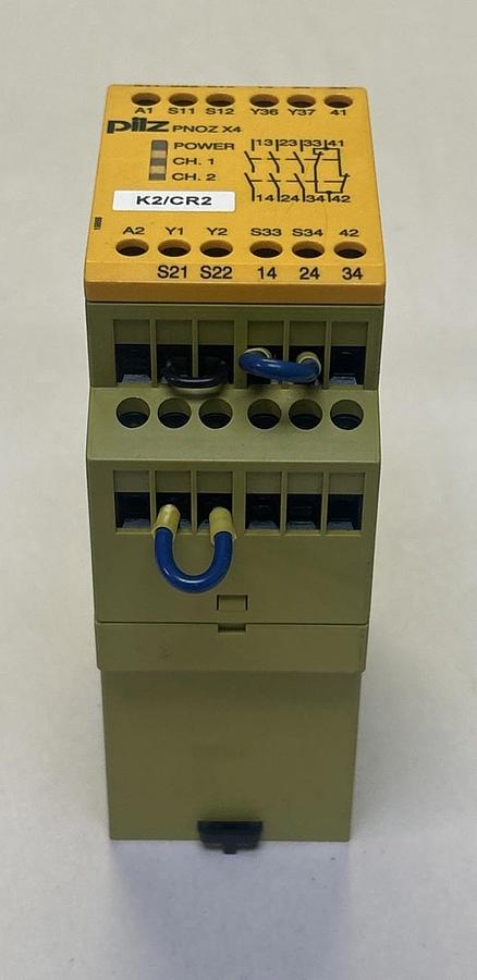 Used PILZ,PNOZX424VDC3N/O1N/C,SAFETY RELAY