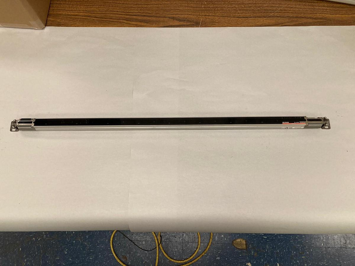 Used Keyence Sensor,SL-V40H-T,Light Curtain Transmitter 780MM 24V