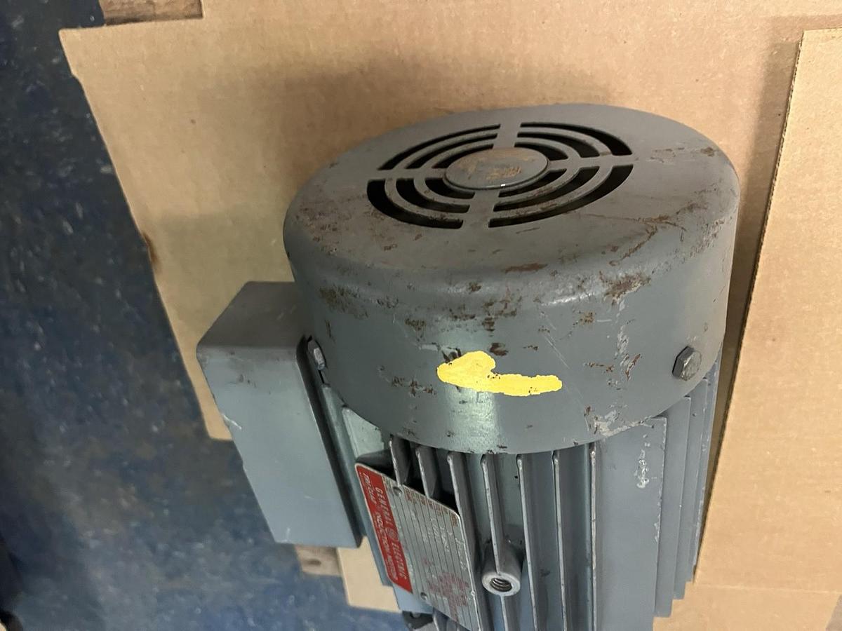 Used GE GENERAL ELECTRIC,5K145BL22,TRI CLAD INDUCTION MOTOR 2HP 3495RPM 3PH 145T