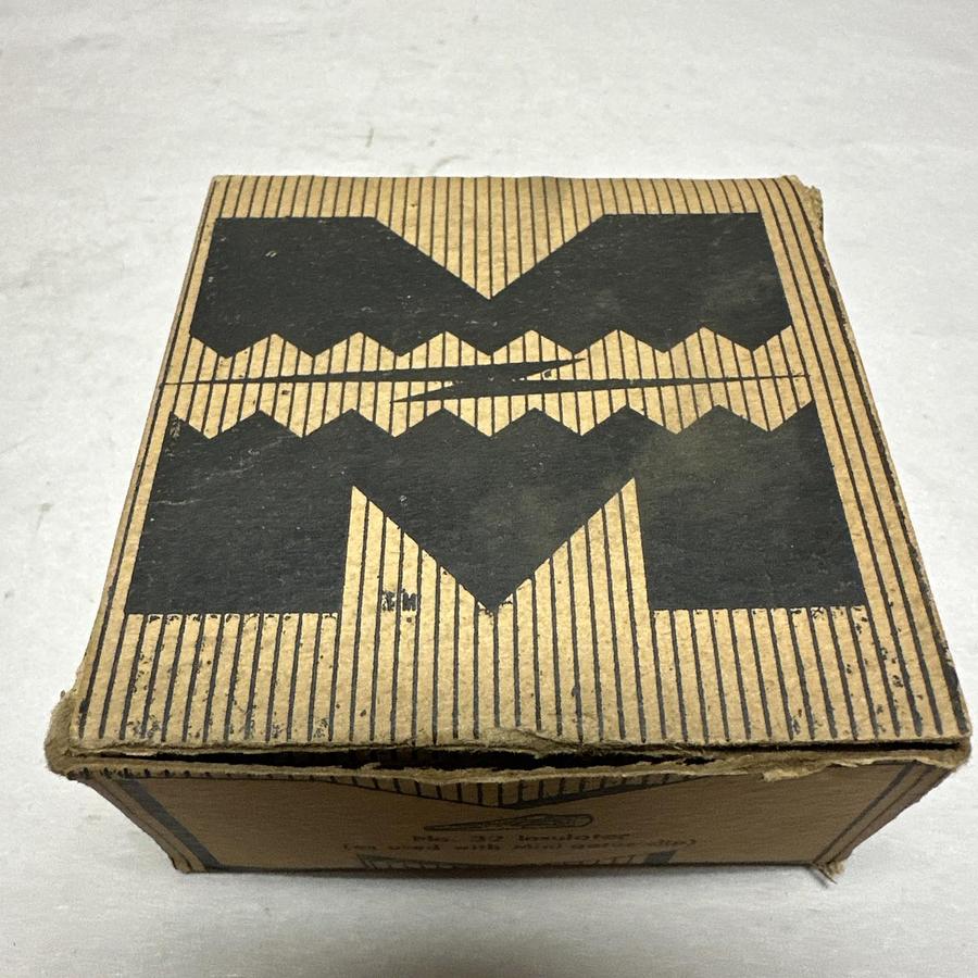 Used Mueller Electric,#30,Vinyl Insulator Box of 50