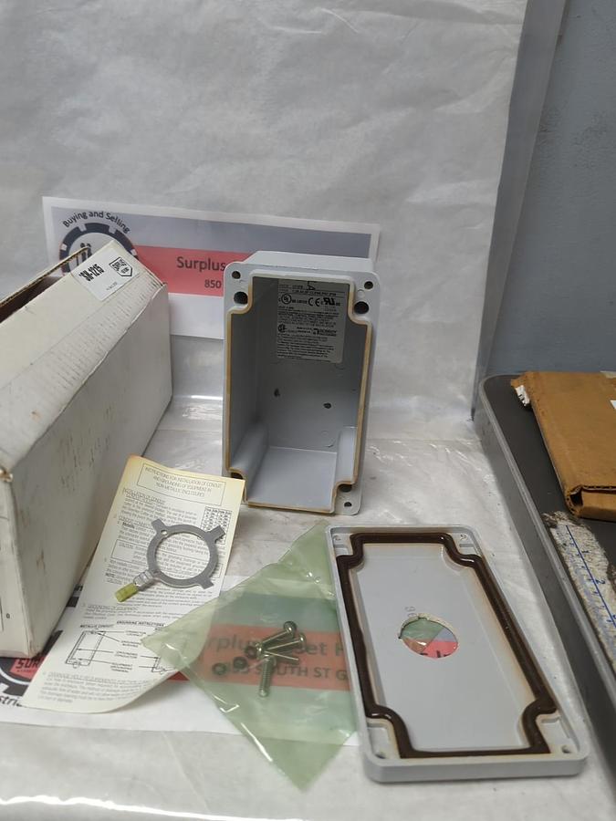 CUTLER-HAMMER,E34N51,SERIES A 1-HOLE POLYESTER ENCLOSURE NOS