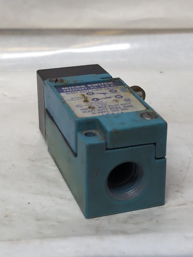 Used HONEYWELL/MICRO SWITCH,LSF1A,HEAVY DUTY LIMIT SWITCH 10 AMP 600 VAC PRE-OWNED